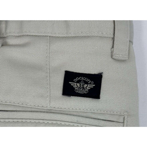 Men’s Dockers No Wrinkles Khakis Pleated Twill Pants 42x32 Classic Fit - Picture 3 of 8